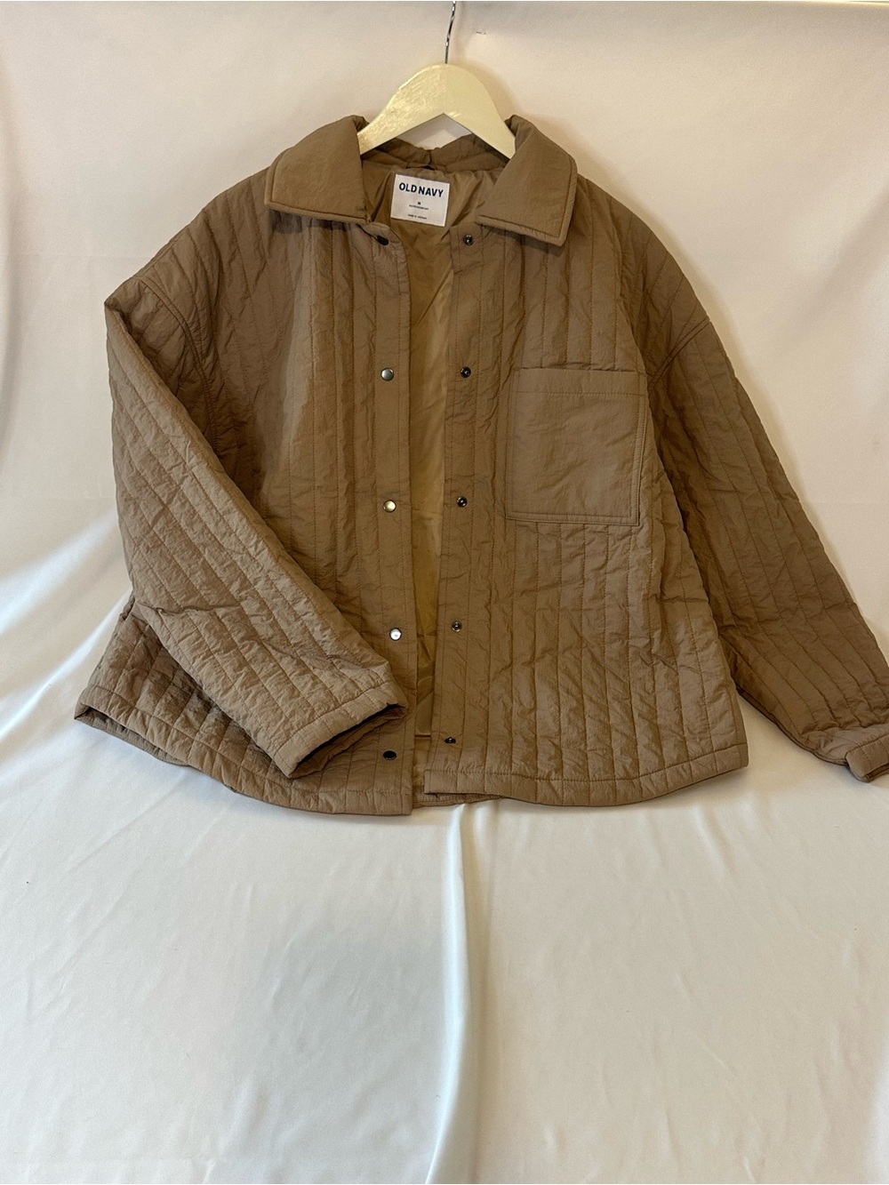 old navy oversize womens lighweight quilted jacket tan size med water resistant